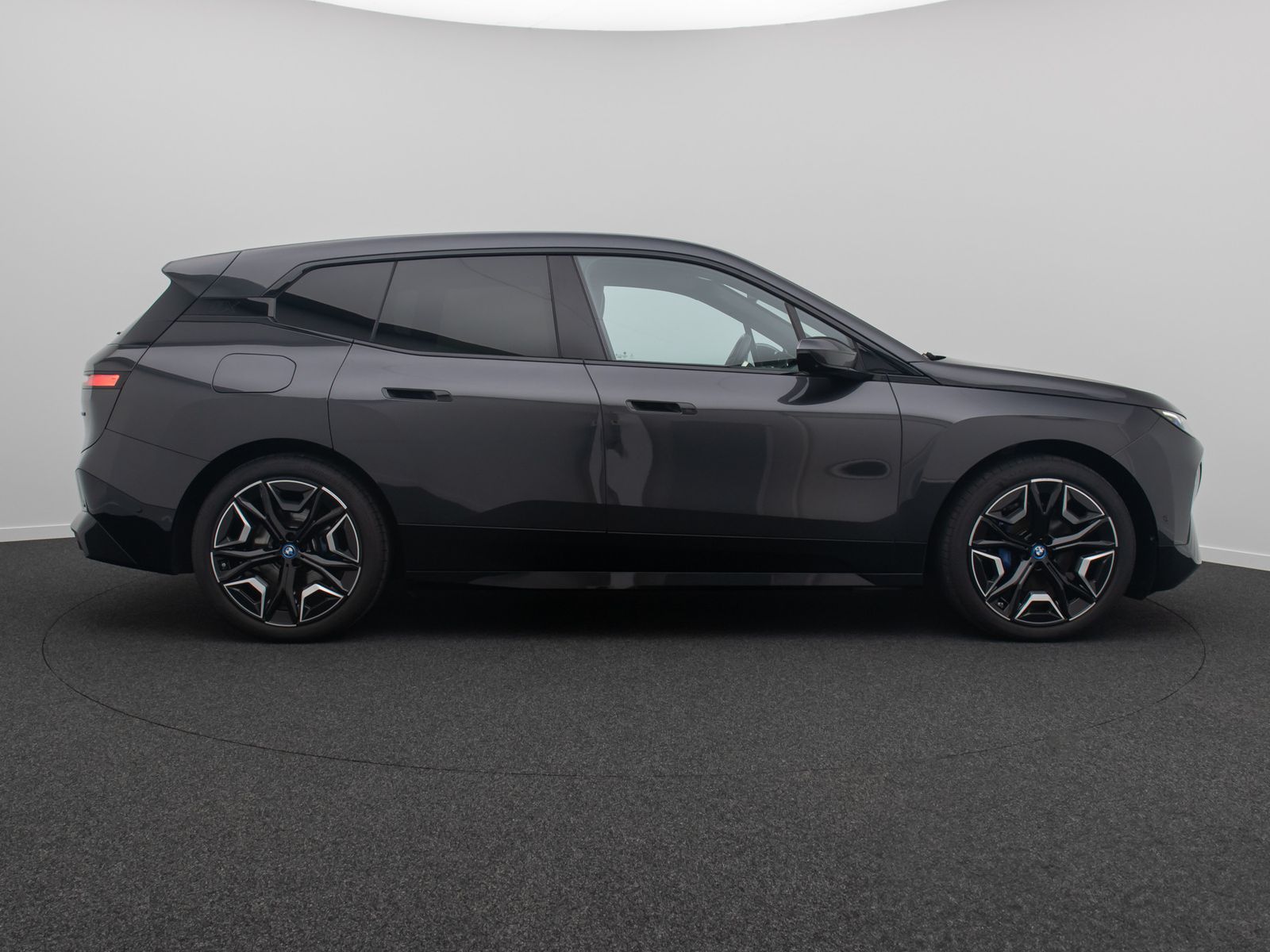 Fahrzeugabbildung BMW iX xD40 Sportpaket DAB SkyLounge 360° AHK 22Zoll