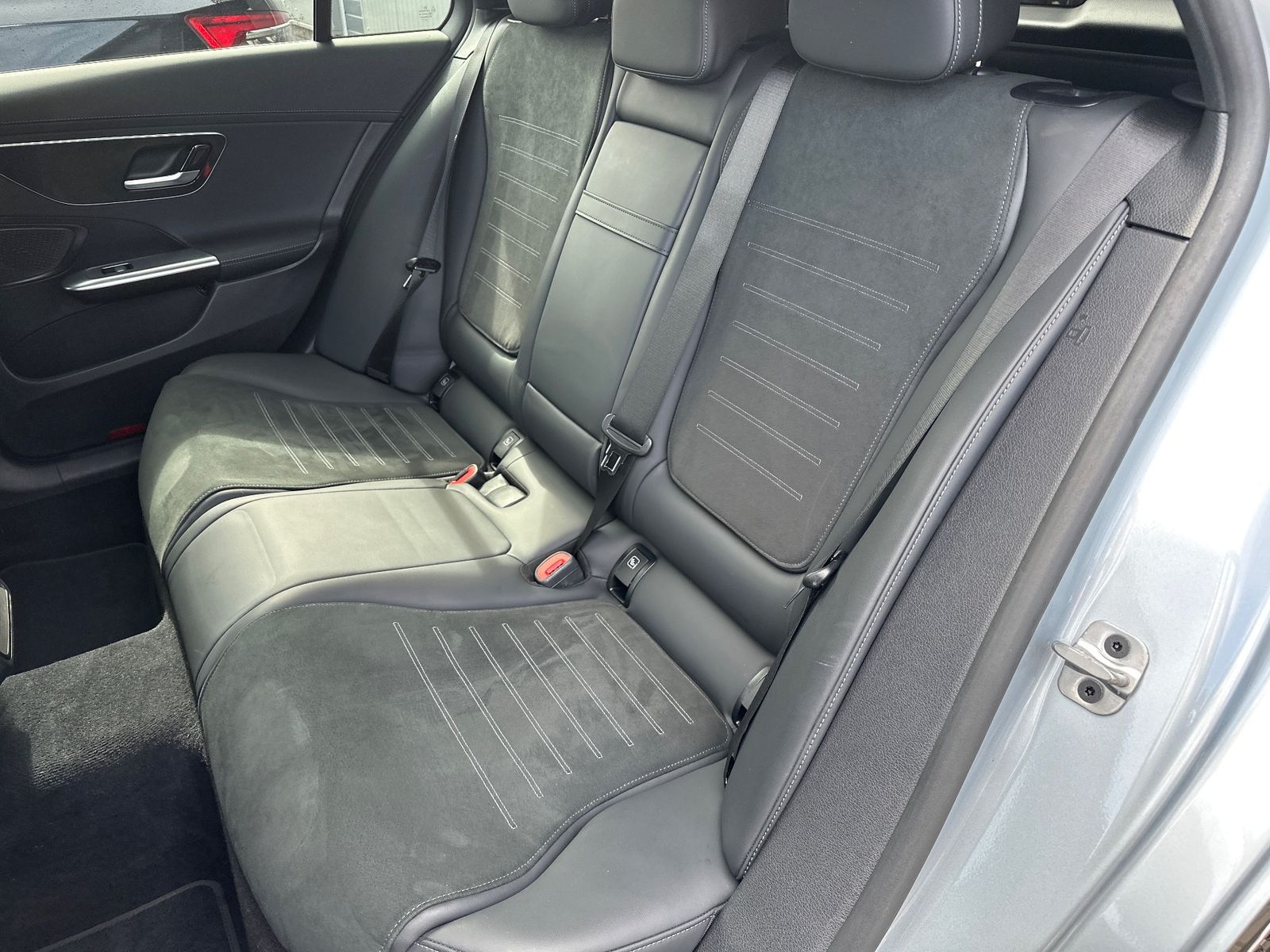 Fahrzeugabbildung Mercedes-Benz C 220d T AMG-Line NAV+LED+360°+WIDESCREEN+AHK+SH