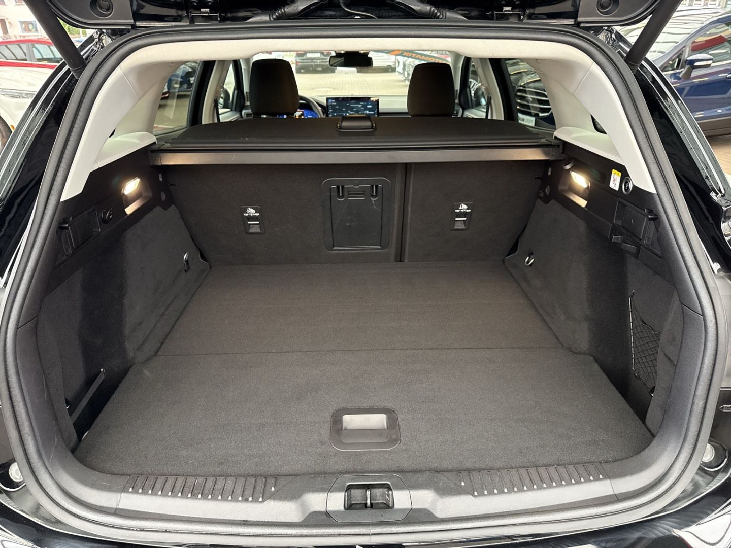 Fahrzeugabbildung Ford Focus Turnier Active X Automatik AHK schwenkbar