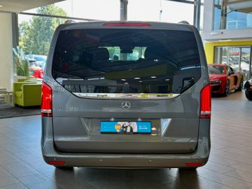 Mercedes V 220 - 4