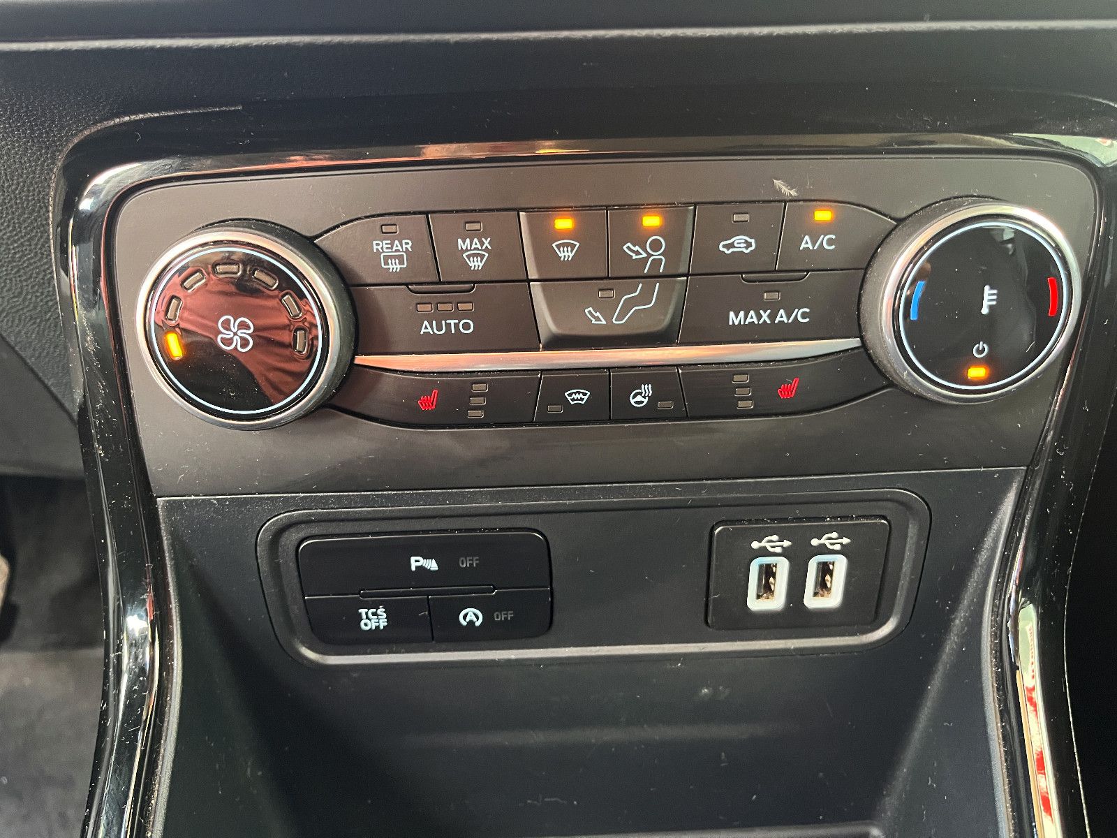 Fahrzeugabbildung Ford EcoSport Titanium