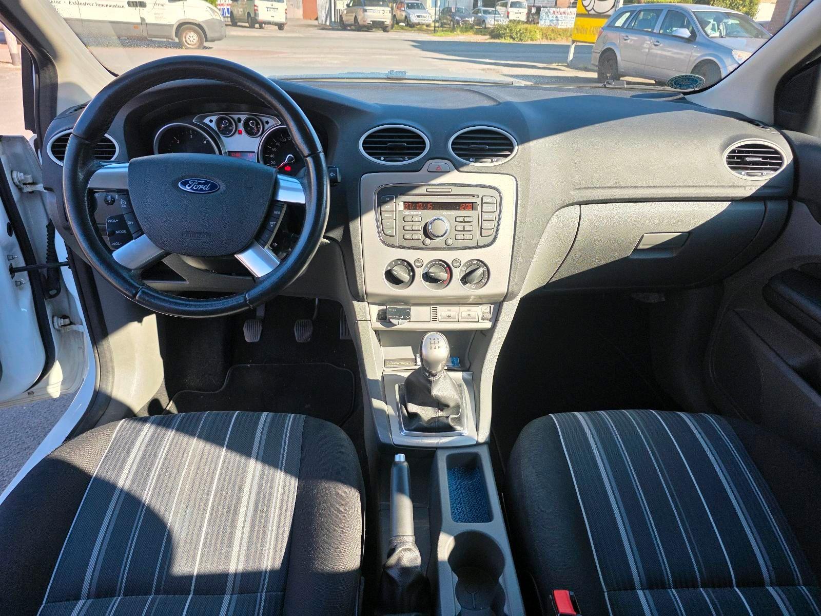 Ford Focus 2011 — engine 90 HP (66kW)