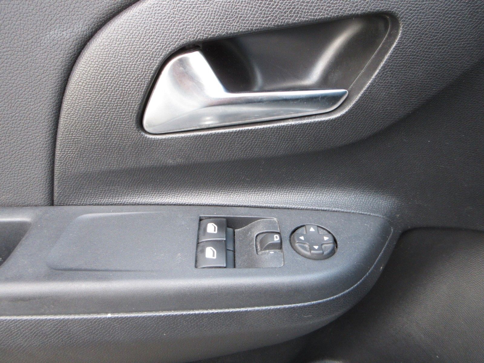 Fahrzeugabbildung Opel Corsa F Elegance 1.2T LED/NAVI/PDC/ALU