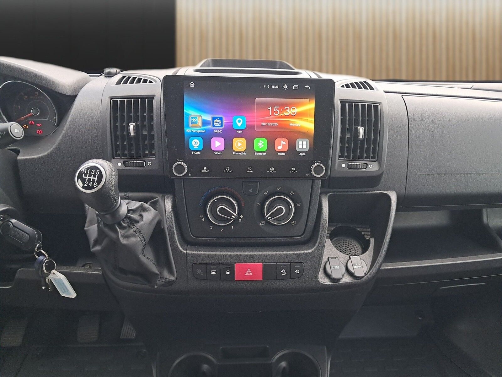 Fahrzeugabbildung Sunlight Adventure Cliff 640 Markise/Solar/Navi/AHK