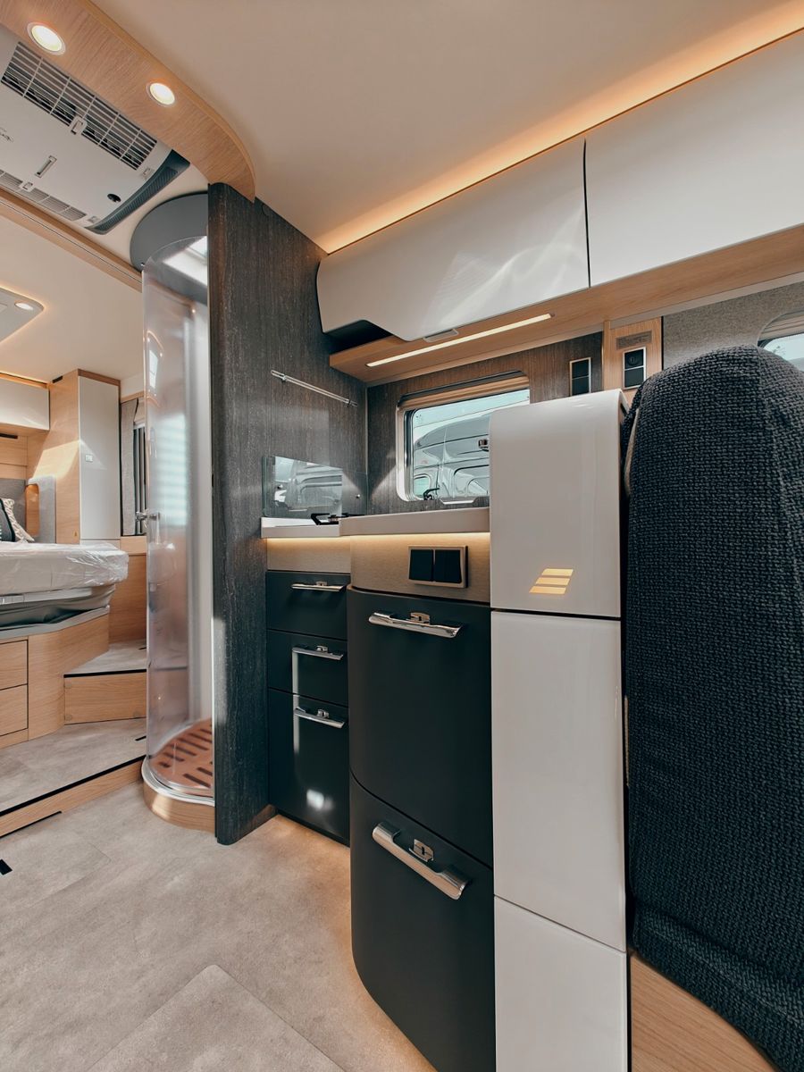 Fahrzeugabbildung HYMER / ERIBA / HYMERCAR B-KLASSE ML I 790 BLACKLINE