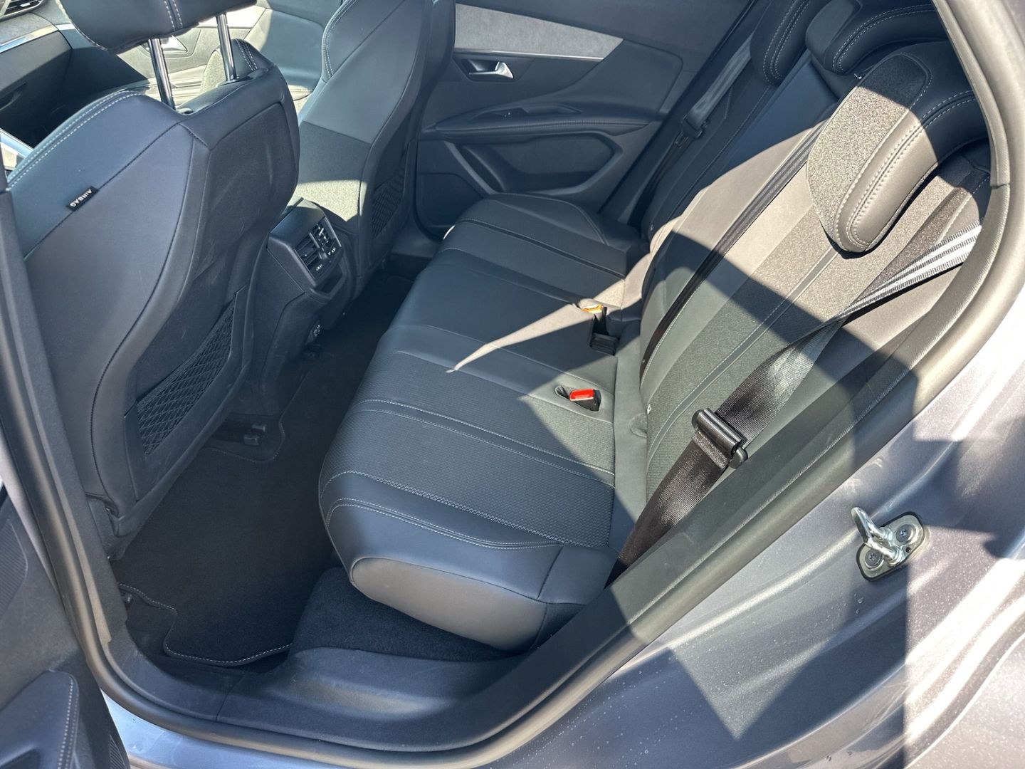 Fahrzeugabbildung Peugeot 3008 Navi Digitales Cockpit 360 Kamera LED ACC E