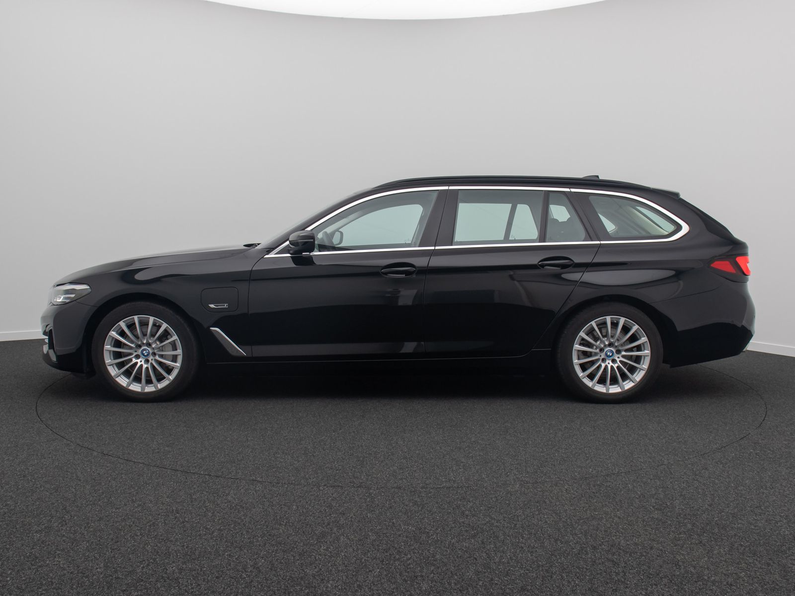 Fahrzeugabbildung BMW 520e GeschwindigReg DAB Kamera CockpitPro Alarm