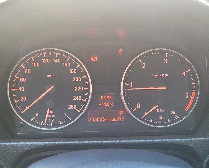 BMW 320 2008 — interior