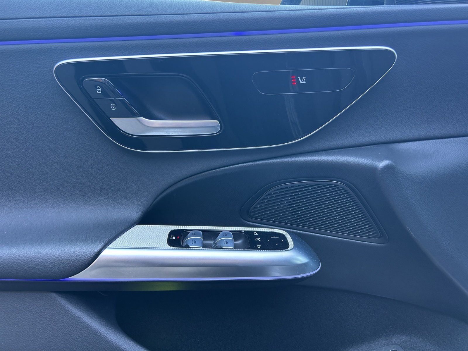 Fahrzeugabbildung Mercedes-Benz e T-Modell DISTRO AHK KEYLESS LRH LED AVANTG