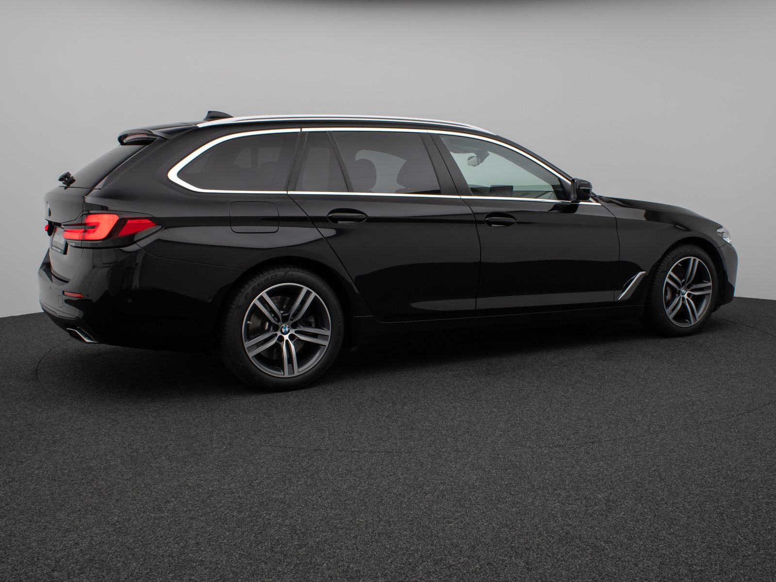 Fahrzeugabbildung BMW 530d  xD Panorama Kamera DAB HiFi AHK Alarm ACC