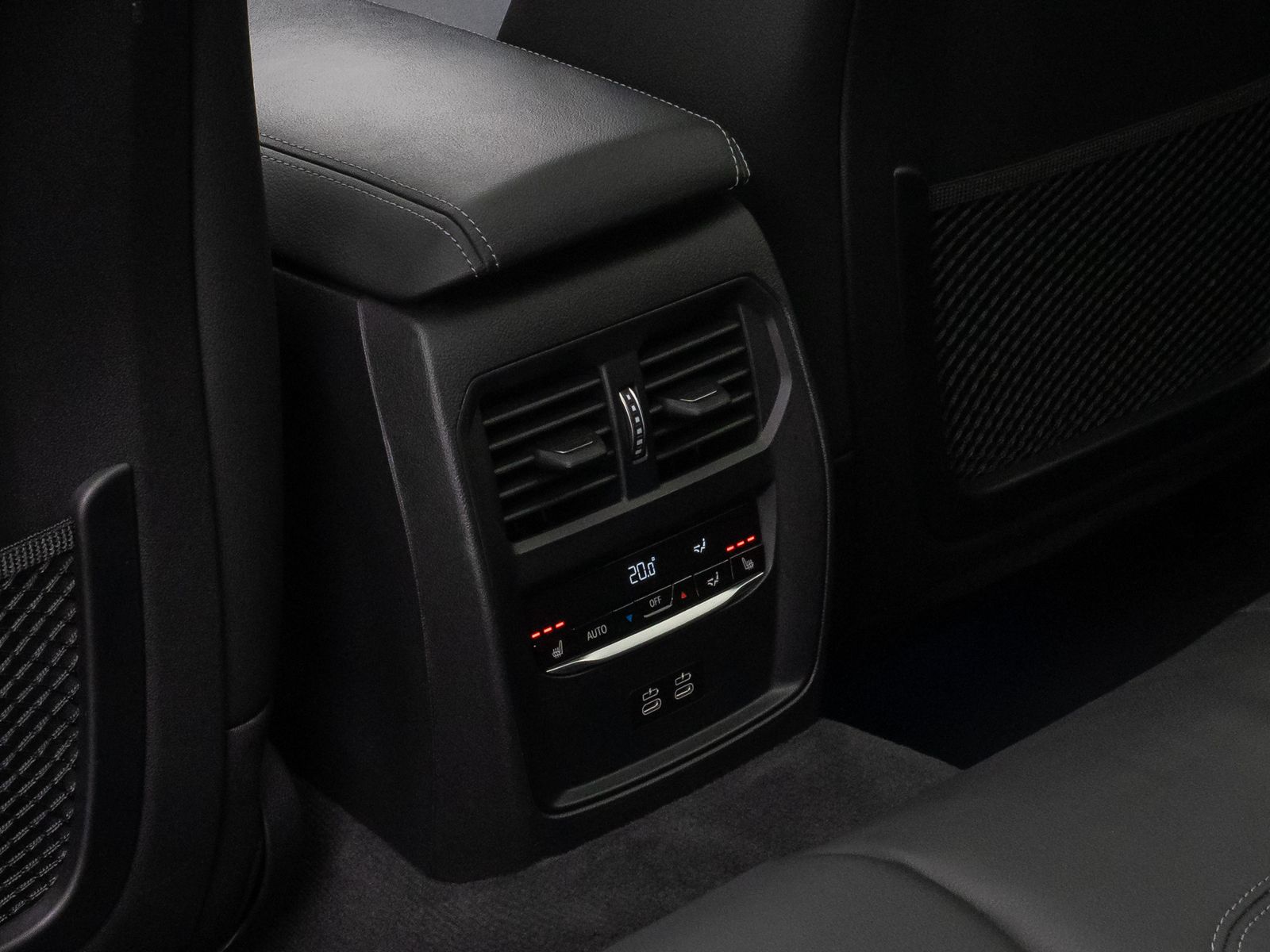 Fahrzeugabbildung BMW 330e xD Sport Line Panorama DAB HiFi Stop&Go AHK