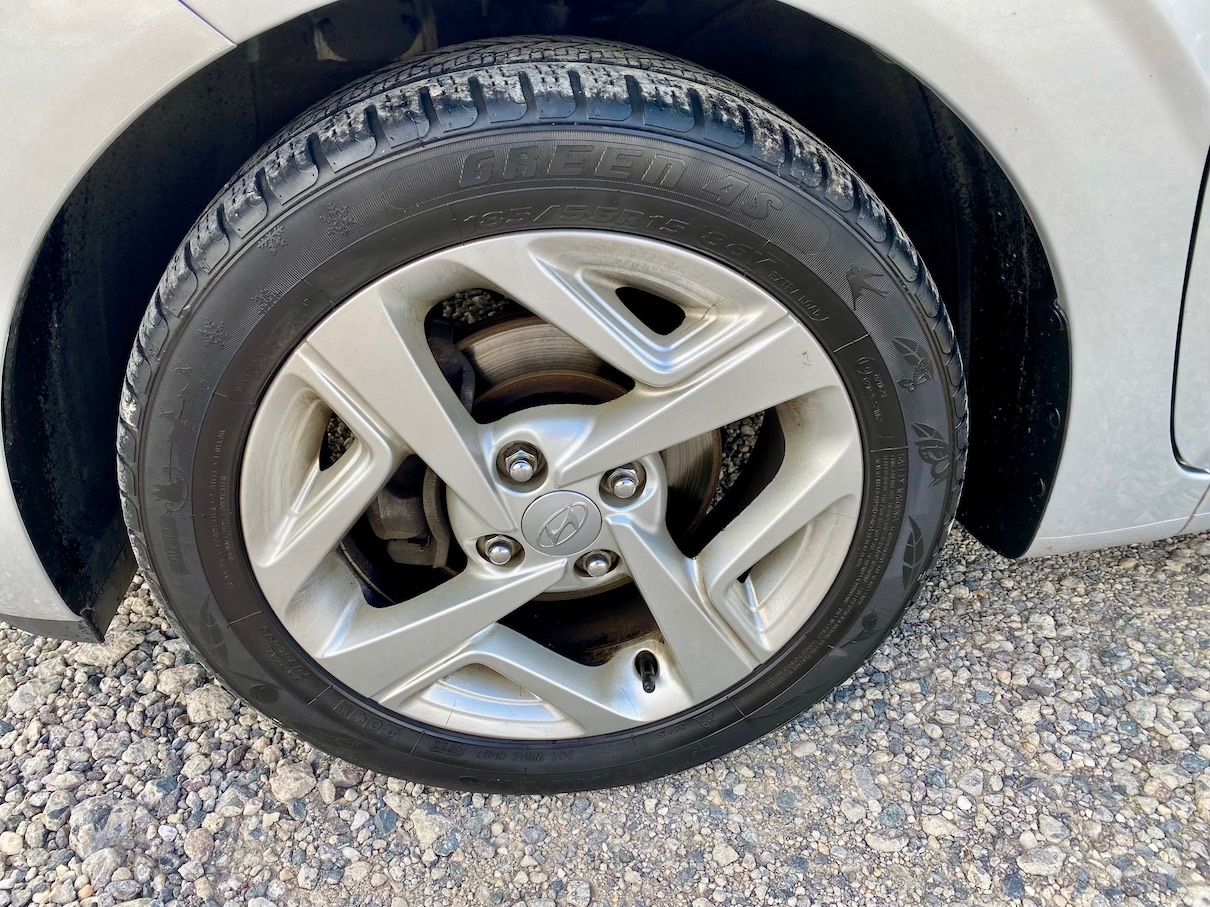 Fahrzeugabbildung Hyundai i10 1.0 Automatik KLIMA SITZ+LRHZ ALLWETTER PDC