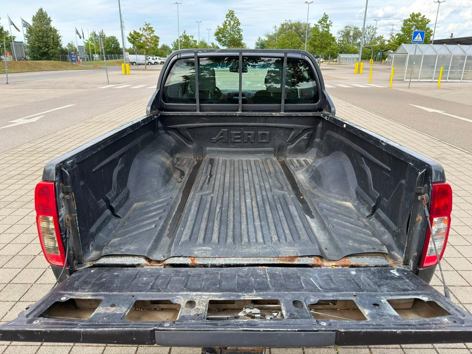 Nissan Navara King Cab 2.5 dCi | 190 ch | BVM | 4 places | Attelage | Climatisation | Différentiel autobloquant