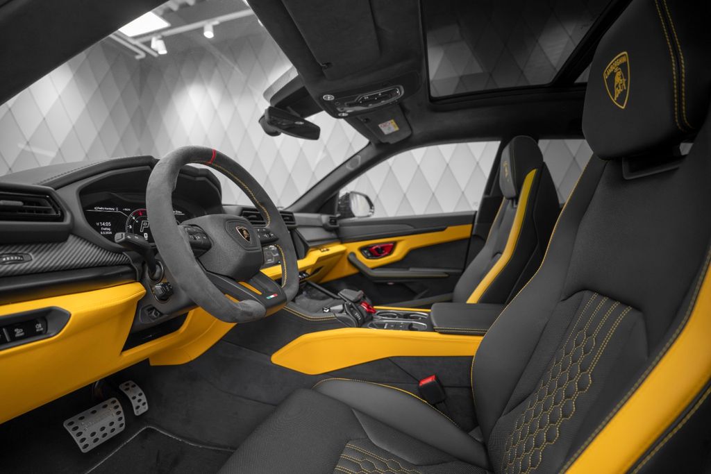 Urus 4.0 V8 SE 2026 BRABUS FULL CARBON AKRAPOVIC - Bild 13