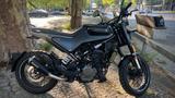 Husqvarna Svartpilen 125 | 1. Hand | Akrapovič |