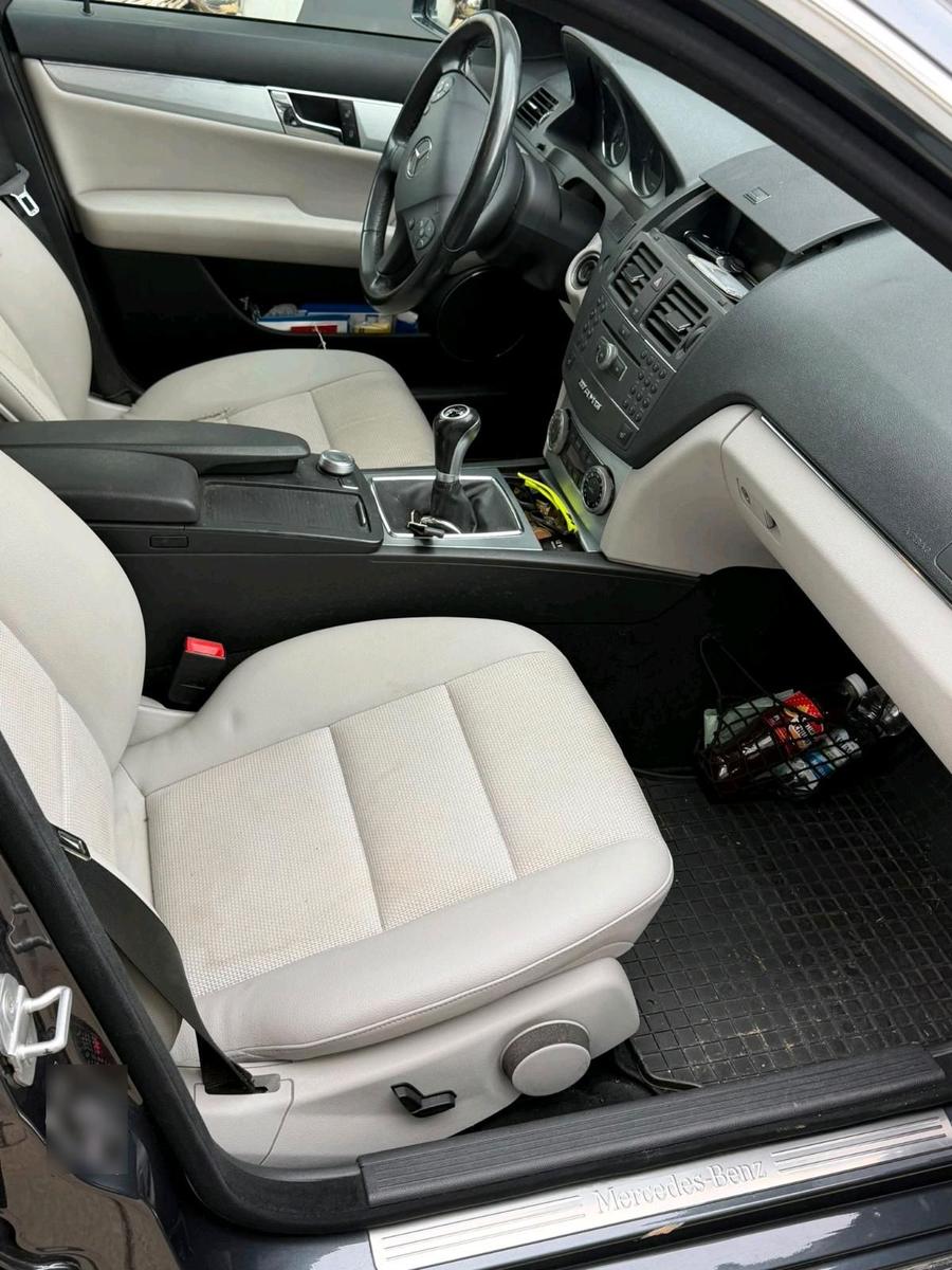 Mercedes-Benz C180 2009 — photo 10