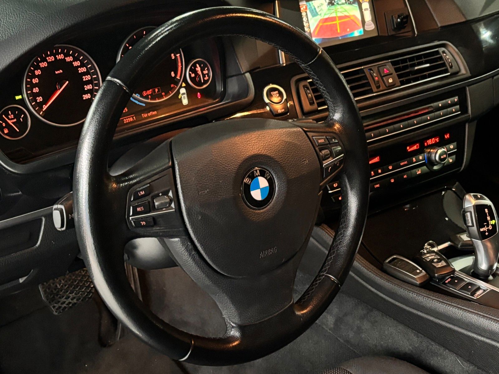 Fahrzeugabbildung BMW 520d xDrive *Automatik*Kamera*SHZ*Navi*Klima