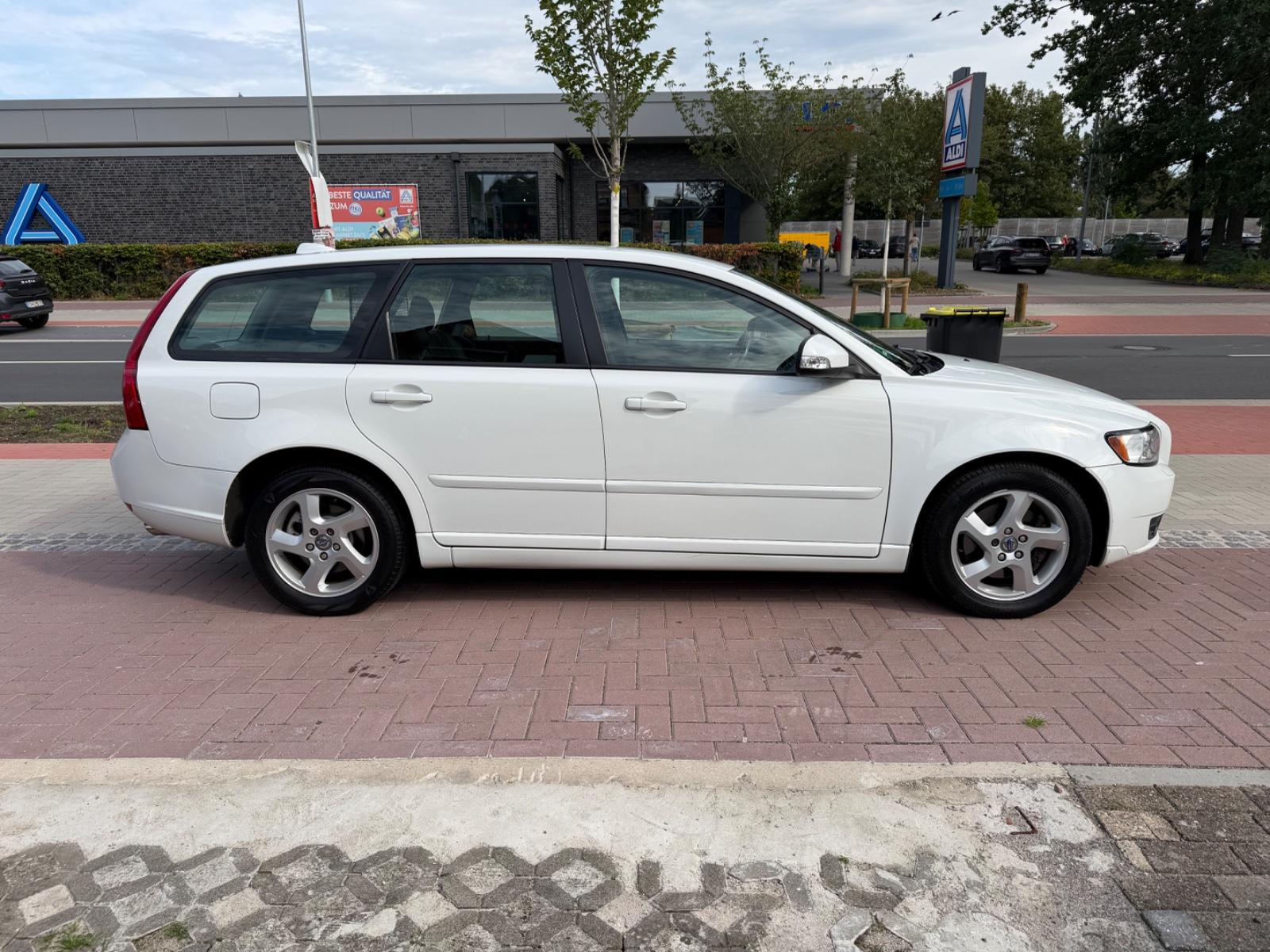 Volvo V50 Kombi D3 Business Pro Edition Automatik