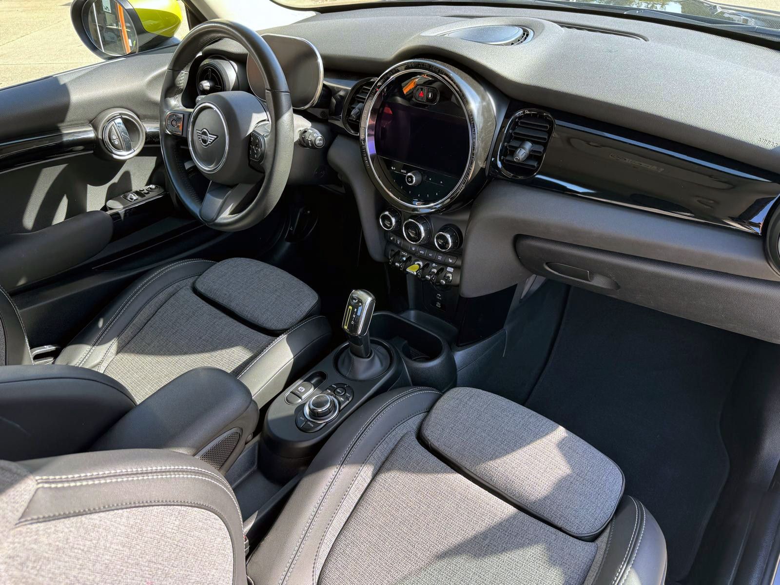 Fahrzeugabbildung MINI COOPER SE Classic-Trim KAM PDC SHZ TEMP NAV ALU