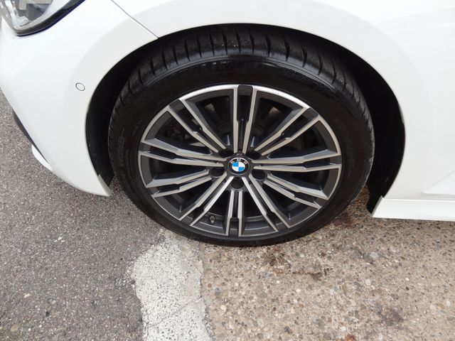 Fahrzeugabbildung BMW 320d xDrive M Sport/2.Hd/Leder/Navi/Kam/LED/
