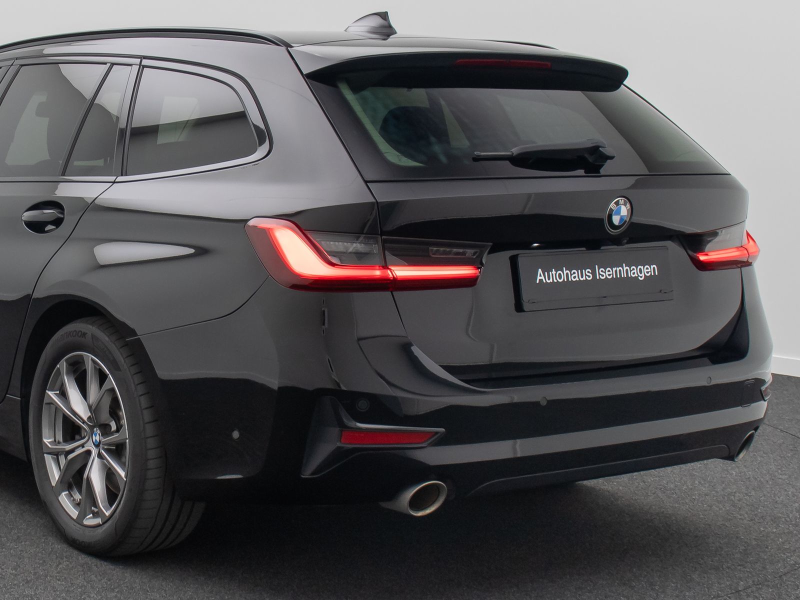 Fahrzeugabbildung BMW 330i Sport Line Panorama Kamera DAB H/K Stop&Go