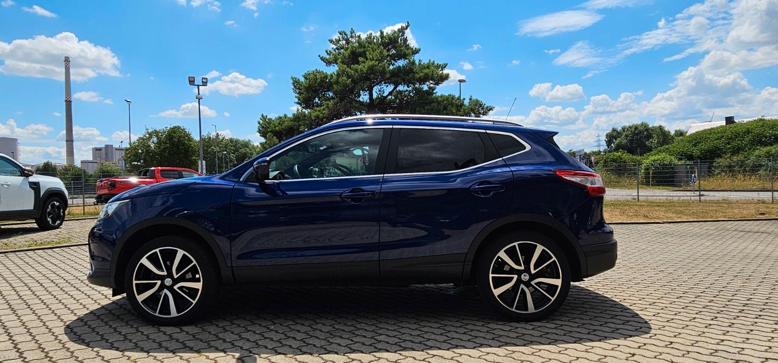 Fahrzeugabbildung Nissan Qashqai Tekna Panoramadach