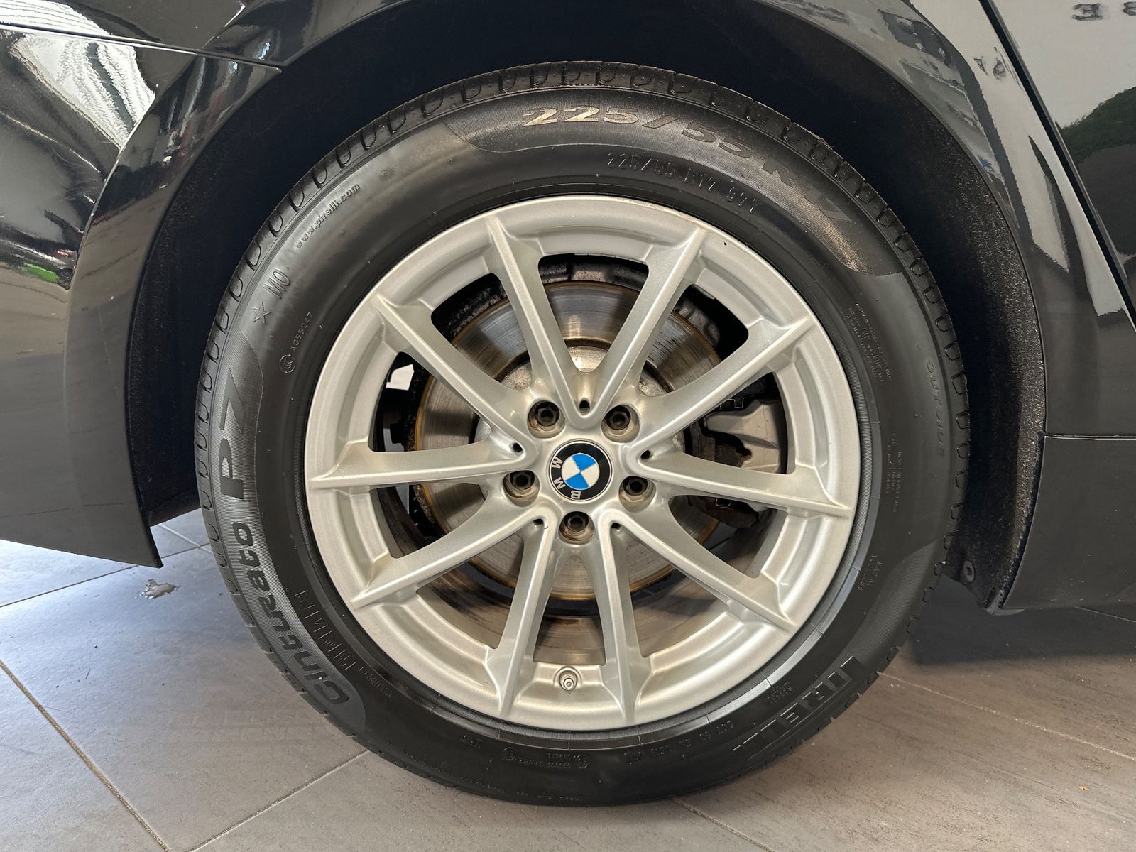 Fahrzeugabbildung BMW 520d xDrive Touring NAV+LED+SHZ+HEAD-UP+ACC+H&K