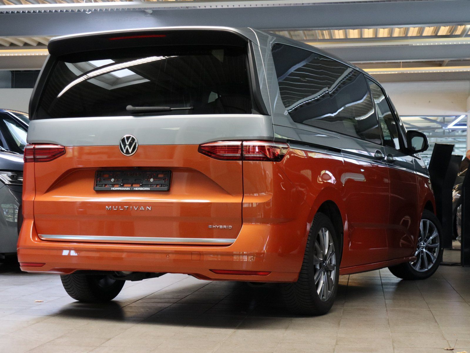 Volkswagen T7 Multivan nza Energetic eHybrid lang Vis-a-Vis imagem 2