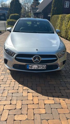 MERCEDES-BENZ A 180d  