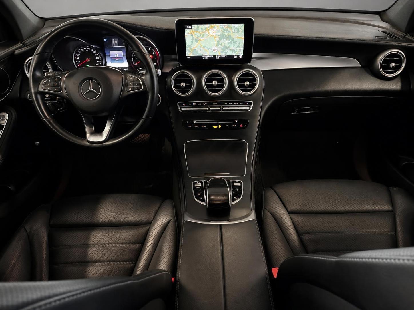 Mercedes-Benz GLC 300 Coupe  4Matic AMG Line  *1.Hd +TMP + LED