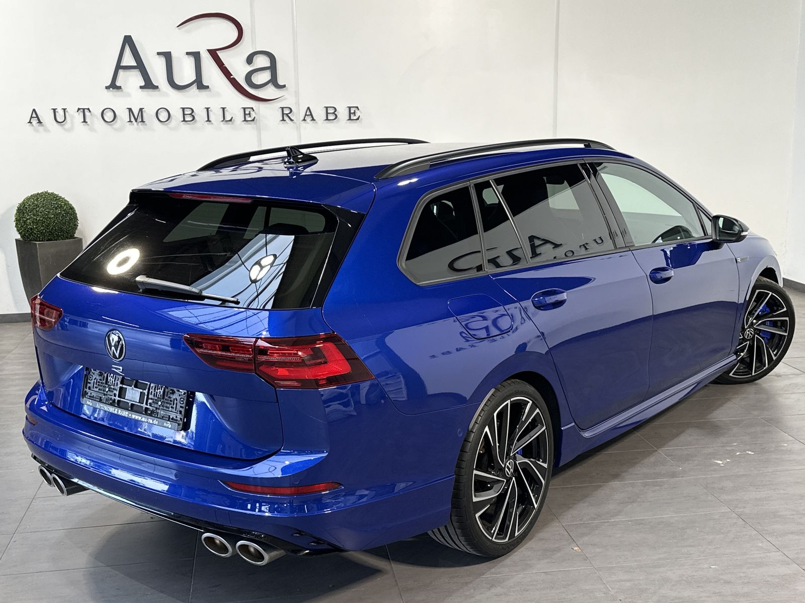 Fahrzeugabbildung Volkswagen Golf VIII Variant R 4Motion Black NAV+LED+HEADUP