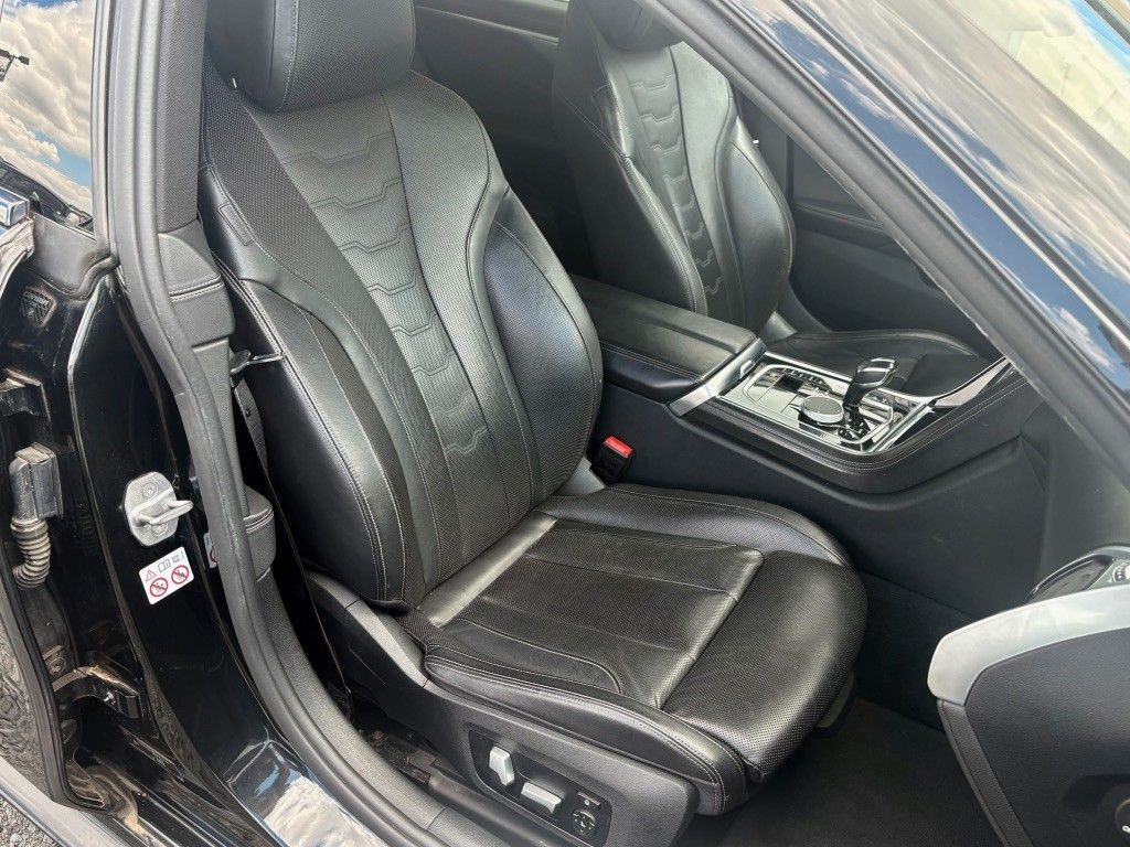 Fahrzeugabbildung BMW M850i xDrive GranCoupé M SPORTPAKET Navi Leder