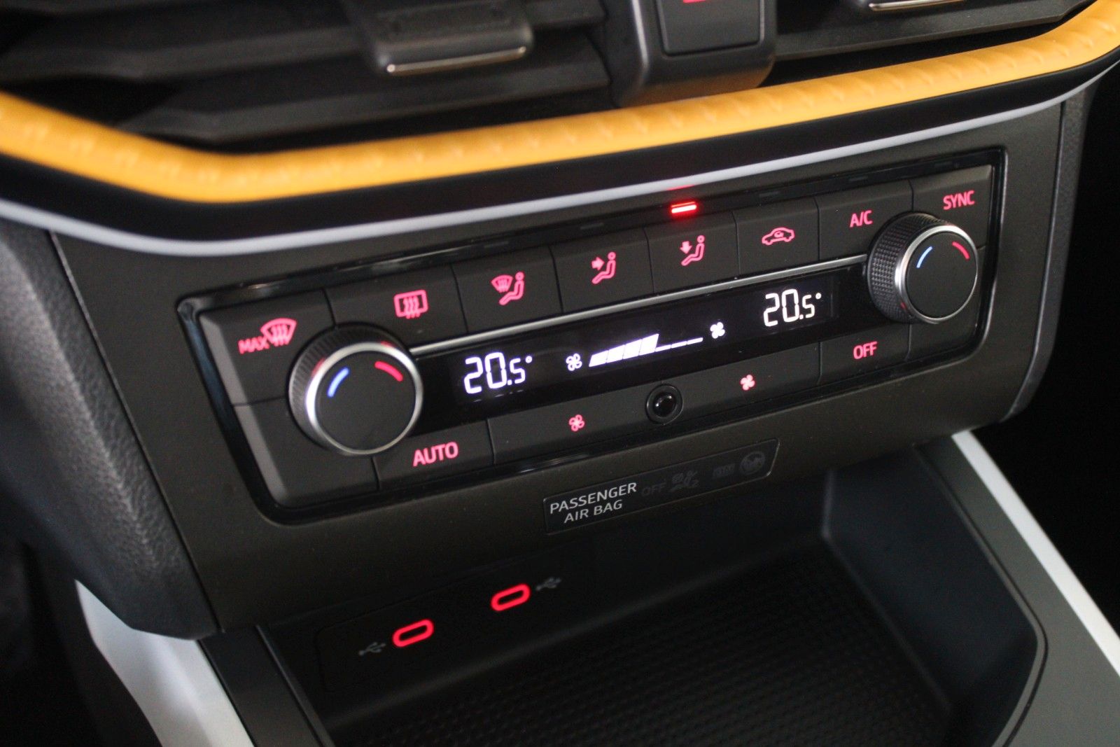 Fahrzeugabbildung SEAT Arona 1.0 TSI Style LED PDC Kamera Allwetterreif