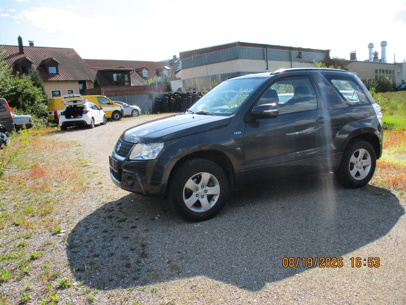 Suzuki Grand Vitara 1.9 DDIS Black and White