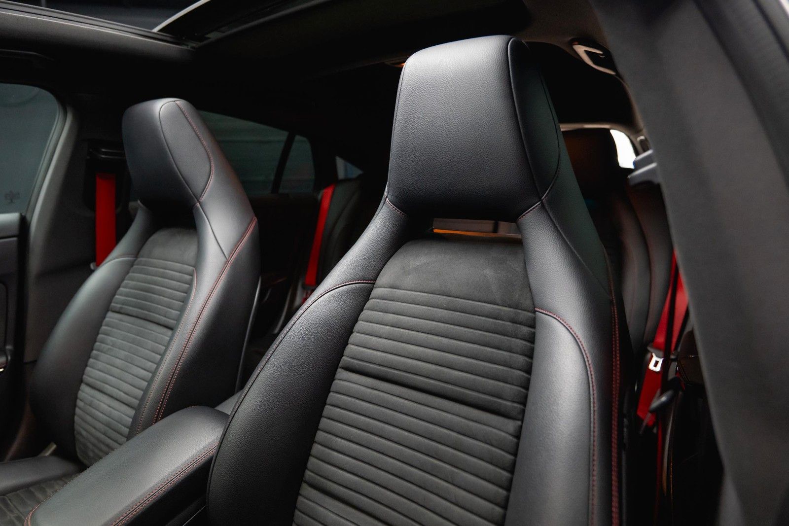 Fahrzeugabbildung Mercedes-Benz CLA 45 AMG 4Matic Performance Night *Pano*LED*
