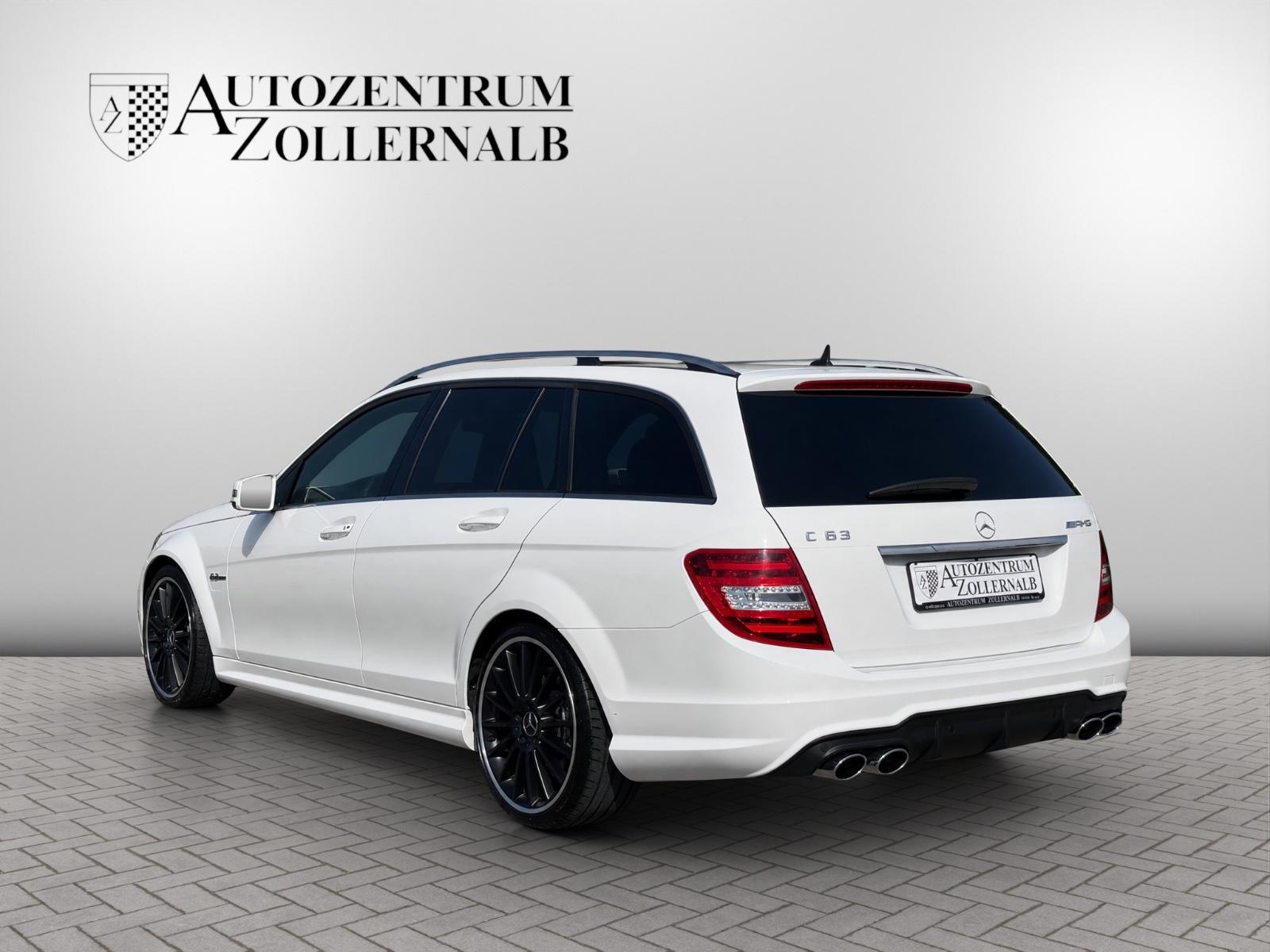 Mercedes C63 AMG Break 6.2 V8 457 ch • Speedshift MCT • Toit ouvrant • GPS • Bi-Xénon • 19"