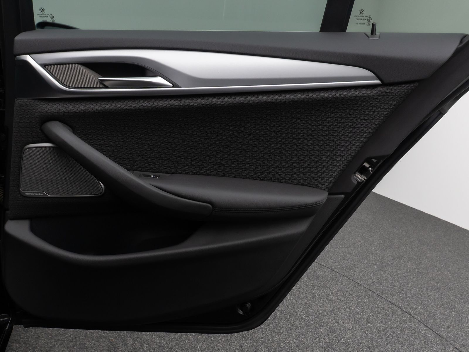 Fahrzeugabbildung BMW 520d Kamera DAB H/K Alarm DisKey Panorama MSport