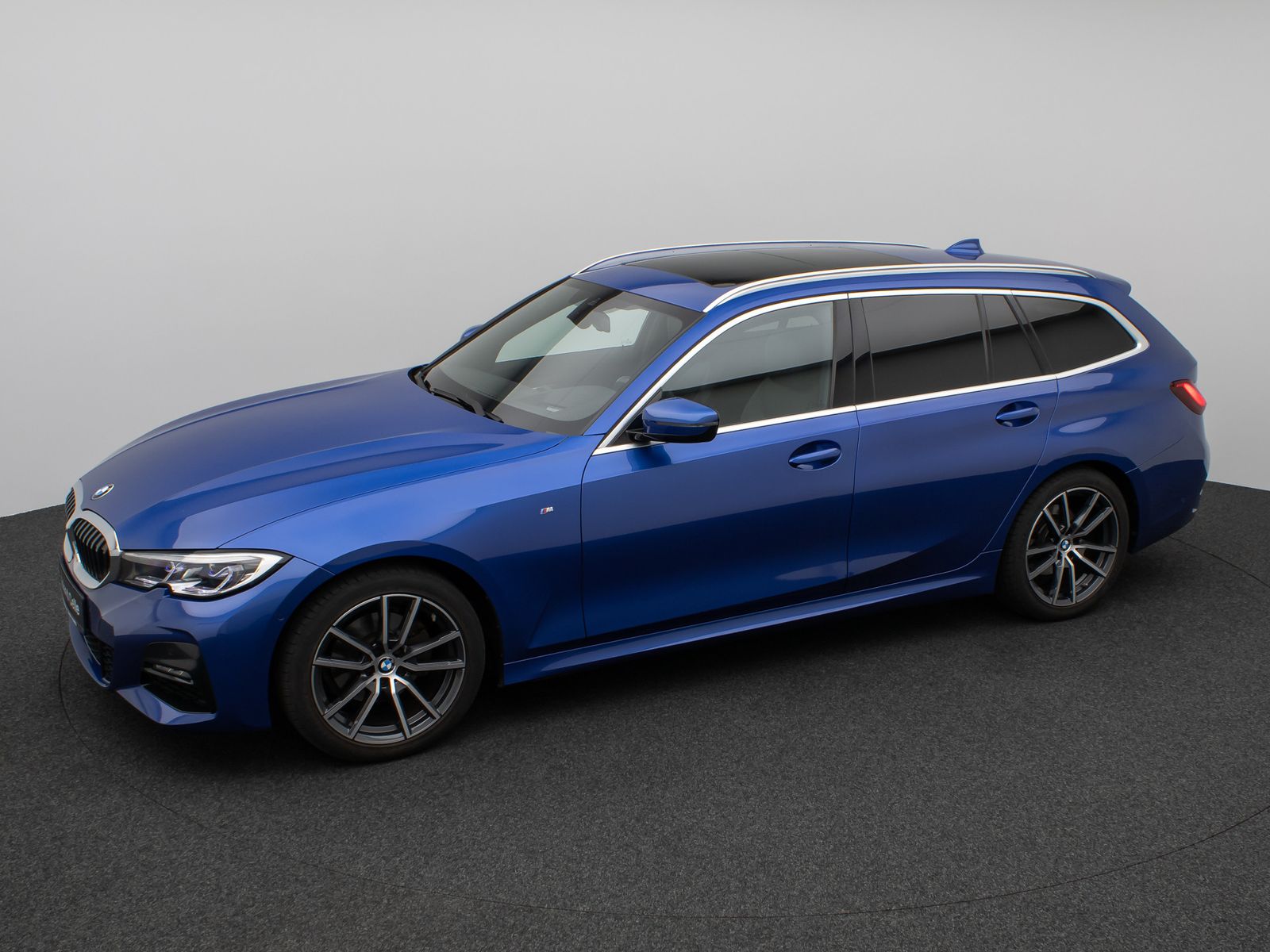 Fahrzeugabbildung BMW 320i M Sport Panorama Kamera HUD DAB HiFi Laser