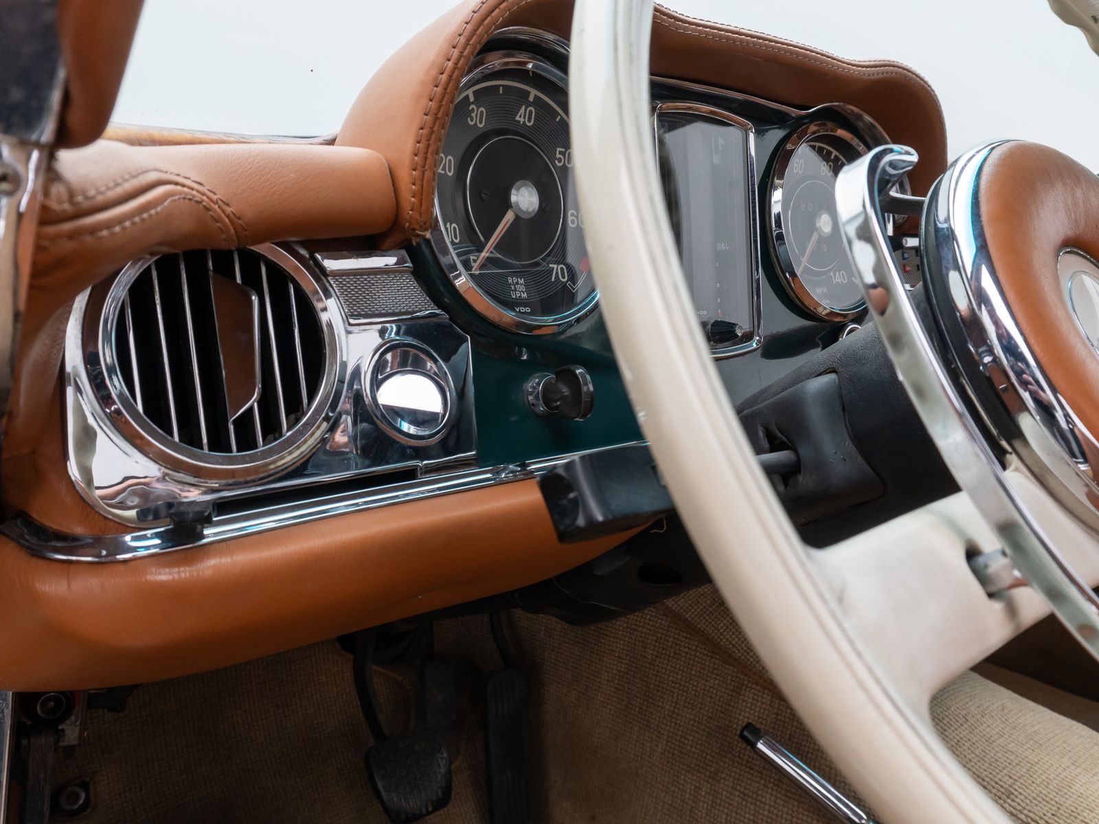 Fahrzeugabbildung Mercedes-Benz 230 SL Pagode H-Zulassung Automatik Leder W113