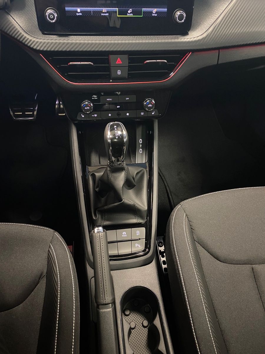 Fahrzeugabbildung SKODA Kamiq 1.5 TSI DSG Monte Carlo+ACC+MATRIX+KAMERA+