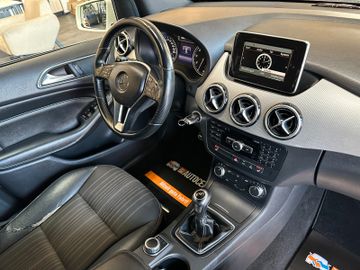 Mercedes-Benz B 180 *KLIMA*SZHZ*LEDER*NAV*PDC*SPUR*TOTWINKEL
