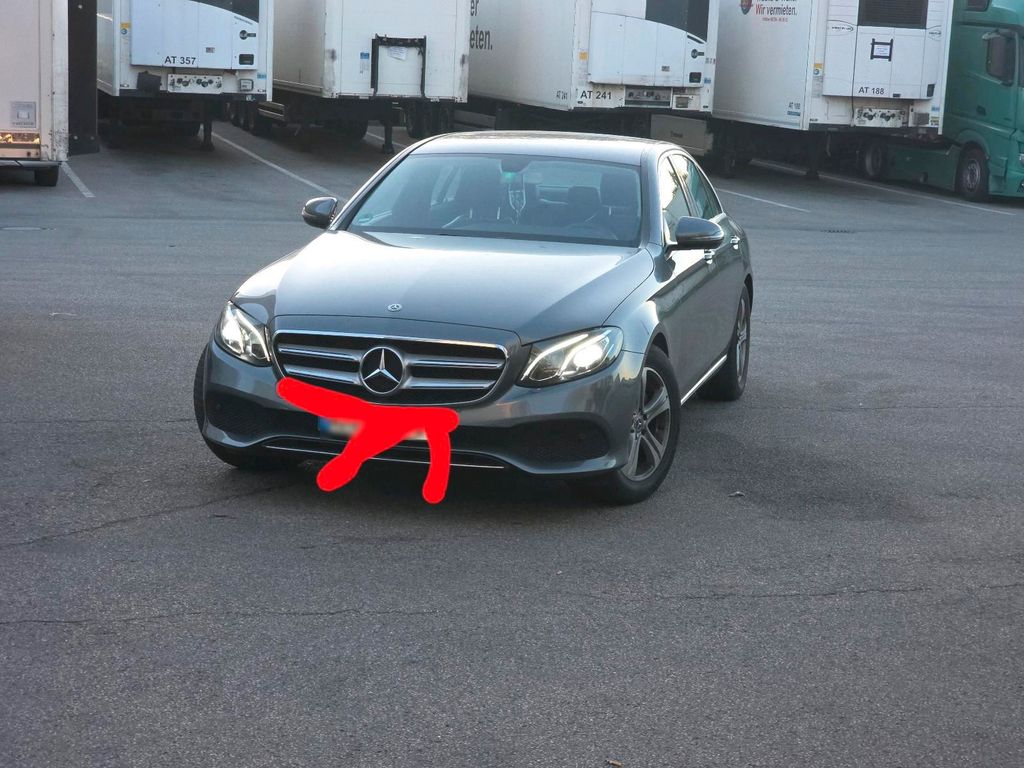 Image of Mercedes-Benz E 220