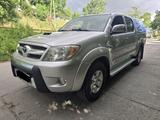 Toyota Hilux 2.5 D  4x4  AHK Navi Klima dWD95 - gebrauchte Toyota Hilux aus dem Jahr 2007