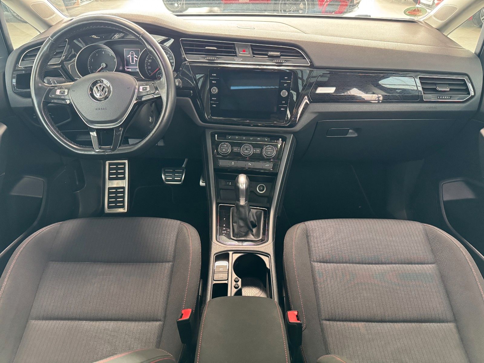 Fahrzeugabbildung Volkswagen Touran 1.4 TSI Automatik Sound "LED Spiegel-P."