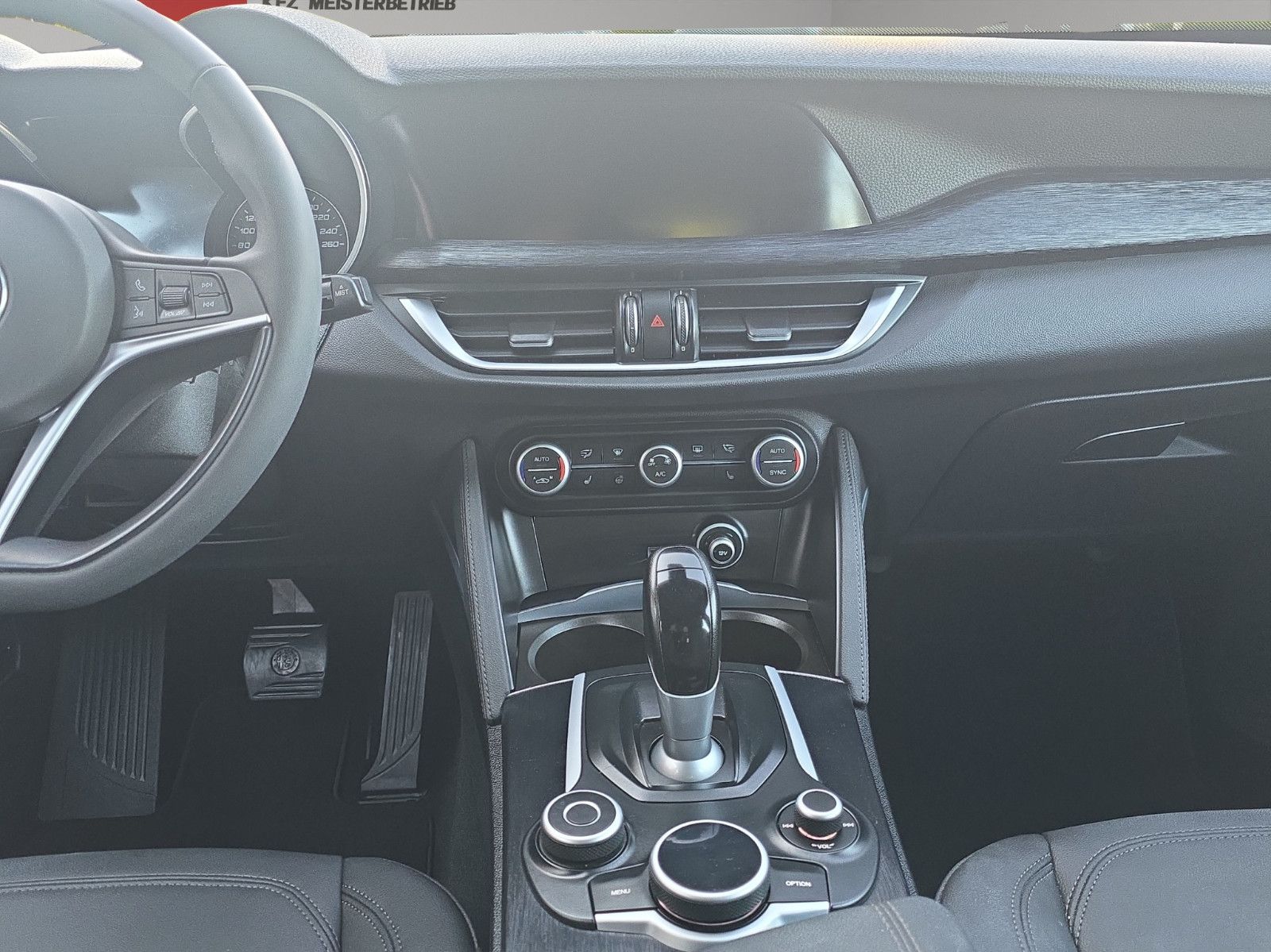Fahrzeugabbildung Alfa Romeo Stelvio Super Q4 NAVI LEDER AUTOMATIK M+S
