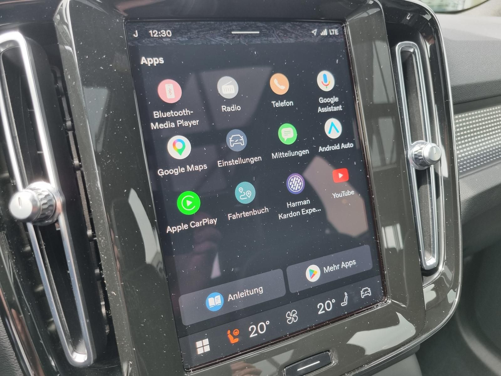 Fahrzeugabbildung Volvo XC40 B4 Benzin Plus Dark 'elektr. Glasdach'