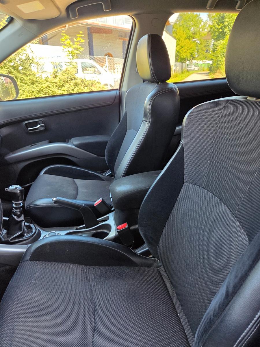Mitsubishi Outlander Invite 4WD