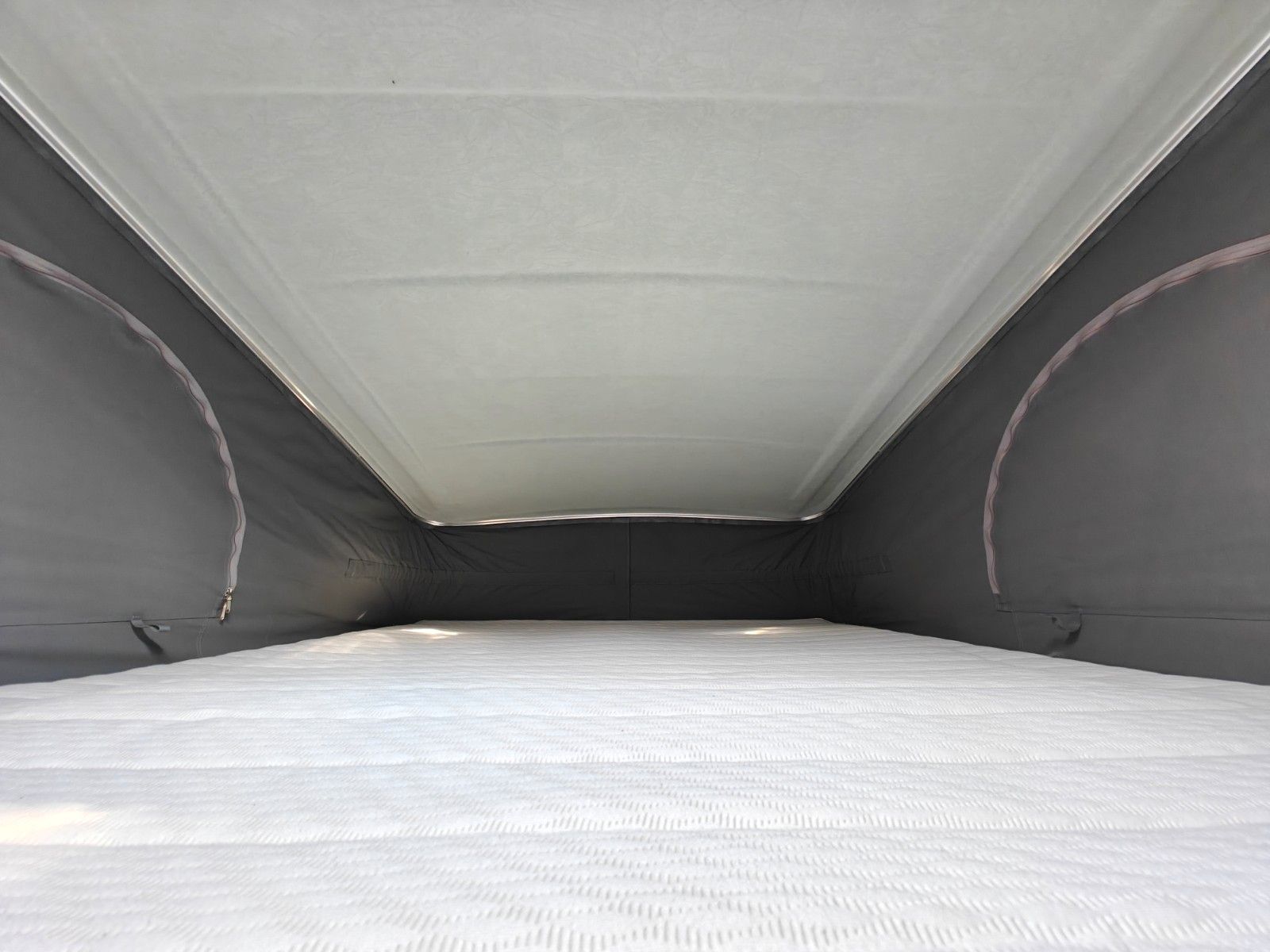 Fahrzeugabbildung HYMER / ERIBA / HYMERCAR Feeling 425 Schlafdach - SPRING SALE -