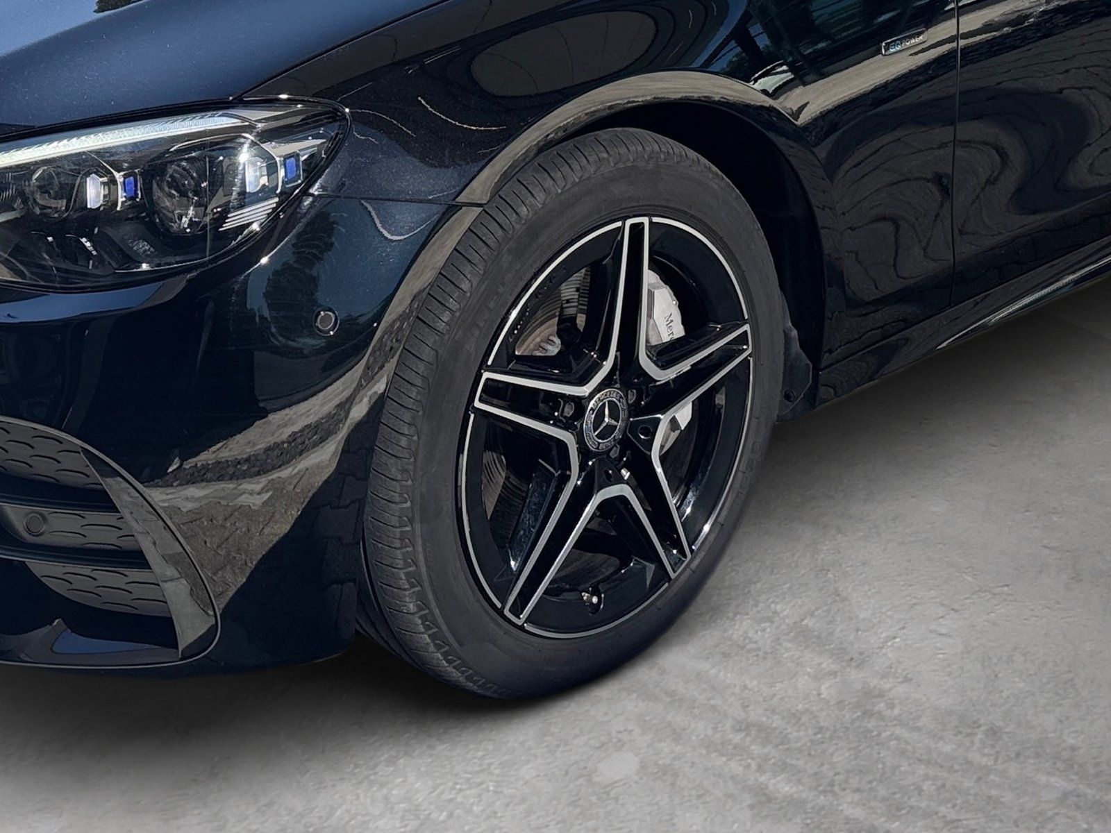 Fahrzeugabbildung Mercedes-Benz E 300 de 4M T AMG*Distronic*HeadUp*360*Burmester
