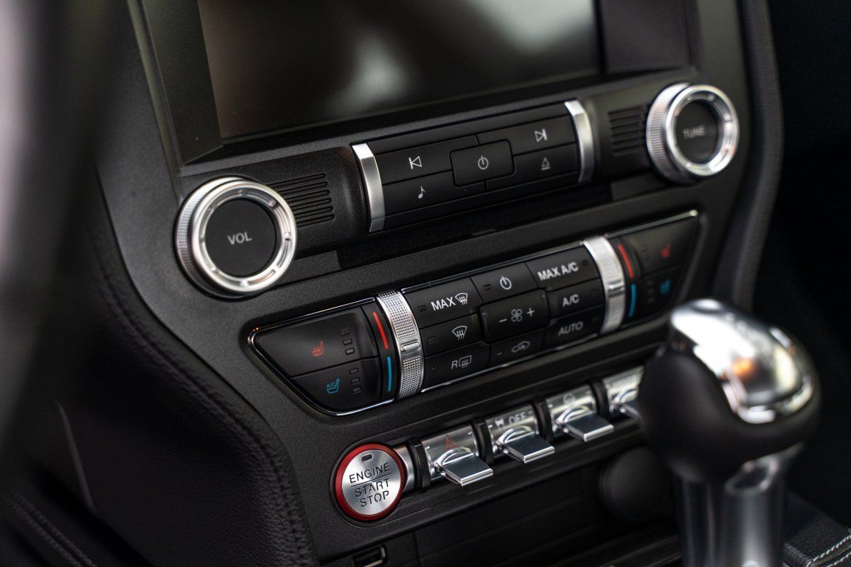 Ford Mustang (Mach1 5.0 V8 Styling-Paket/1.Hand)